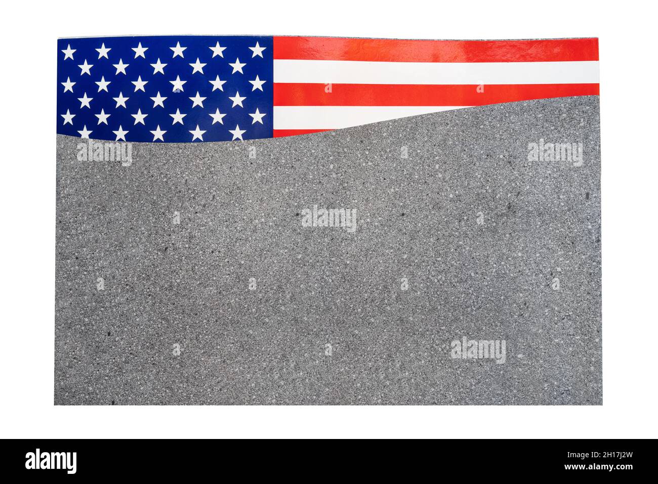 Rechteckige Granitsteinplatte mit amerikanischer Flagge auf weißem Hintergrund Stockfoto