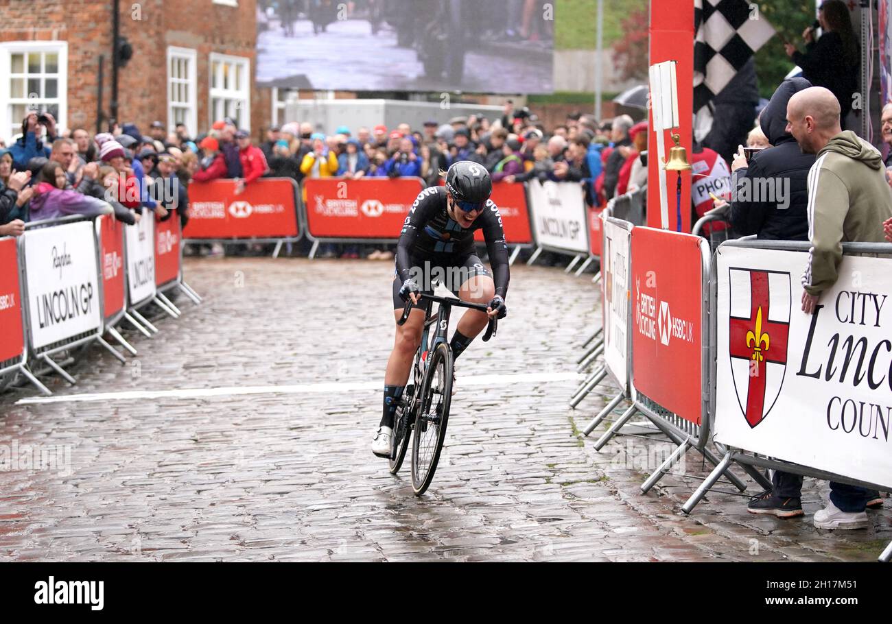 Pfeiffer Georgi von Team DSM gewinnt das Women's Road Race während des British Cycling National Championships Road Race durch Lincoln. Bilddatum: Sonntag, 17. Oktober 2021. Stockfoto