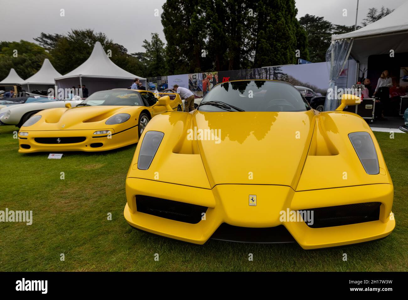 2002 Ferrari Enzo in Giallo Modena auf dem Concours d'Elegance, der am 5. September 2021 im Schloss Blenheim stattfand Stockfoto