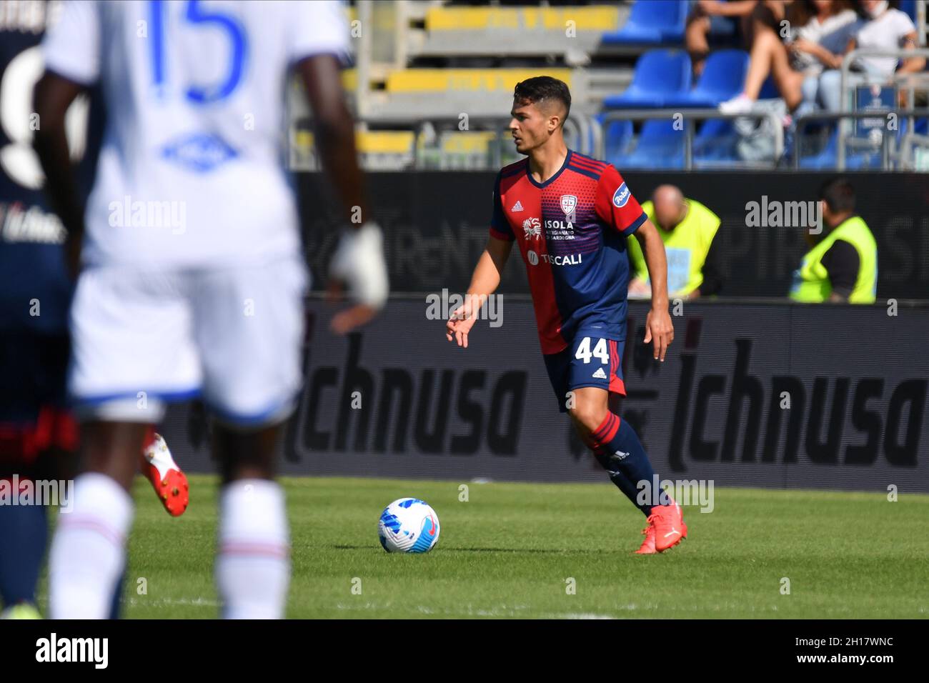 Cagliari, Italien. Oktober 2021. Unipol Domus, Cagliari, Italien, 17. Oktober 2021, Andrea Carboni von Cagliari Calcio während des Spiels Cagliari Calcio gegen UC Sampdoria - Italienische Fußballserie A Credit: Live Media Publishing Group/Alamy Live News Stockfoto