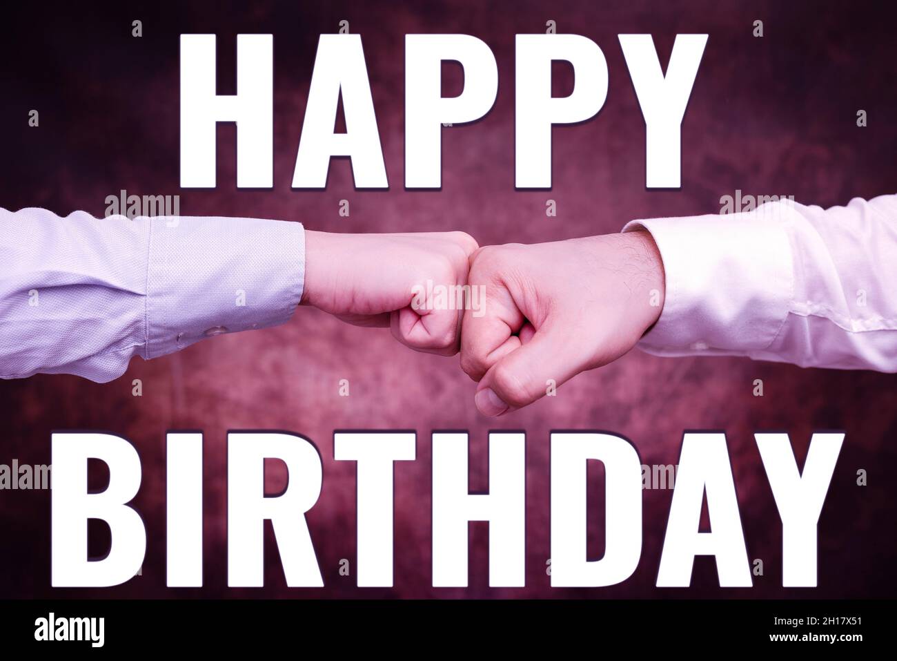 Konzeptionelle Bildunterschrift Alles Gute zum Geburtstag. Geschäftsübersicht das Geburtsjubiläum einer Person wird mit Geschenken zwei professionell gut gekleidet gefeiert Stockfoto