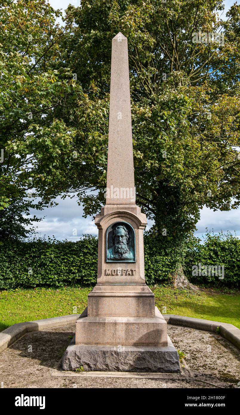 Obelisk-Denkmal für den schottischen Missionar Robert Moffat, Dorf Ormiston, East Lothian, Schottland, Großbritannien Stockfoto