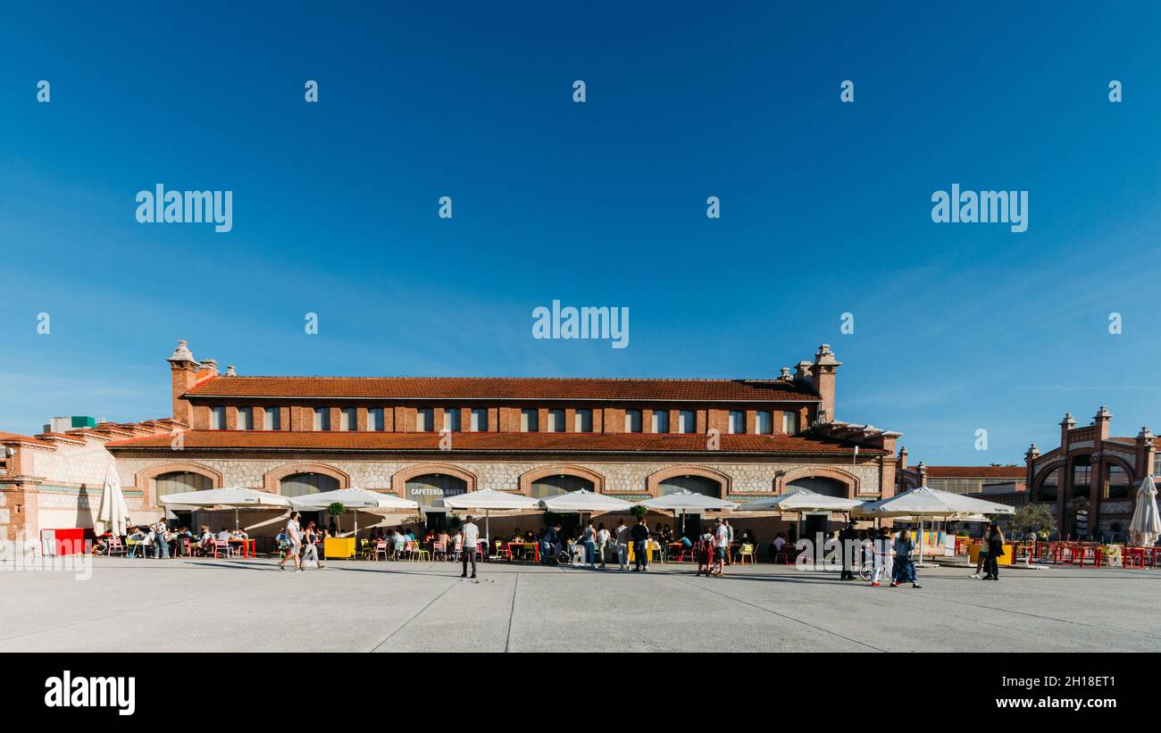 MADRID, SPANIEN - 26. Sep 2021: Eine Panoramaaufnahme von Matadero, einem ehemaligen Schlachthof im Madrider Stadtteil Arganzuela, der inzwischen umgewandelt wurde Stockfoto