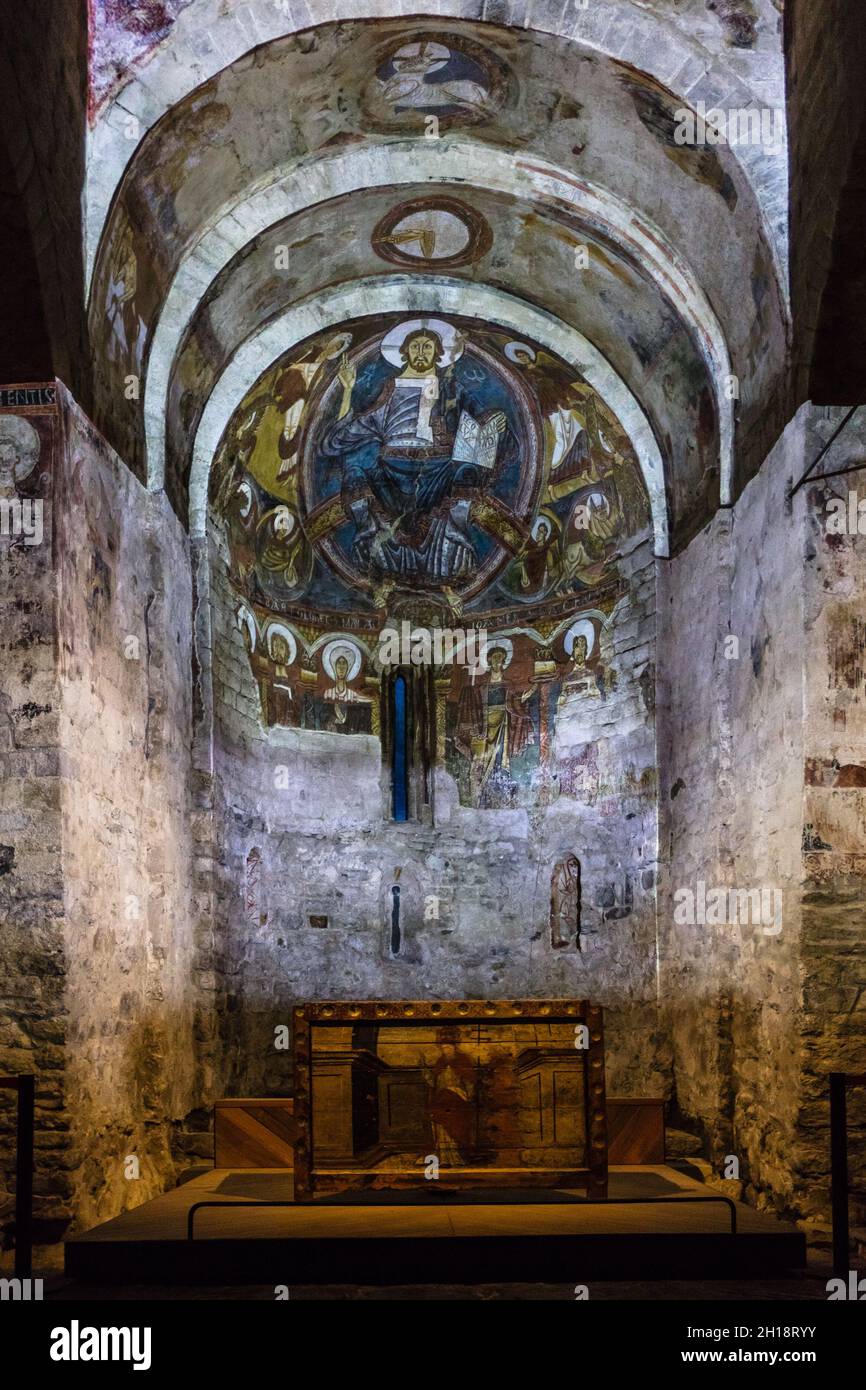 Gemälde an den Wänden der romanischen Kirche San Climent de Taull im Boi-Tal. Es ist ein UNESCO-Weltkulturerbe. Katalonien. Spanien. Stockfoto