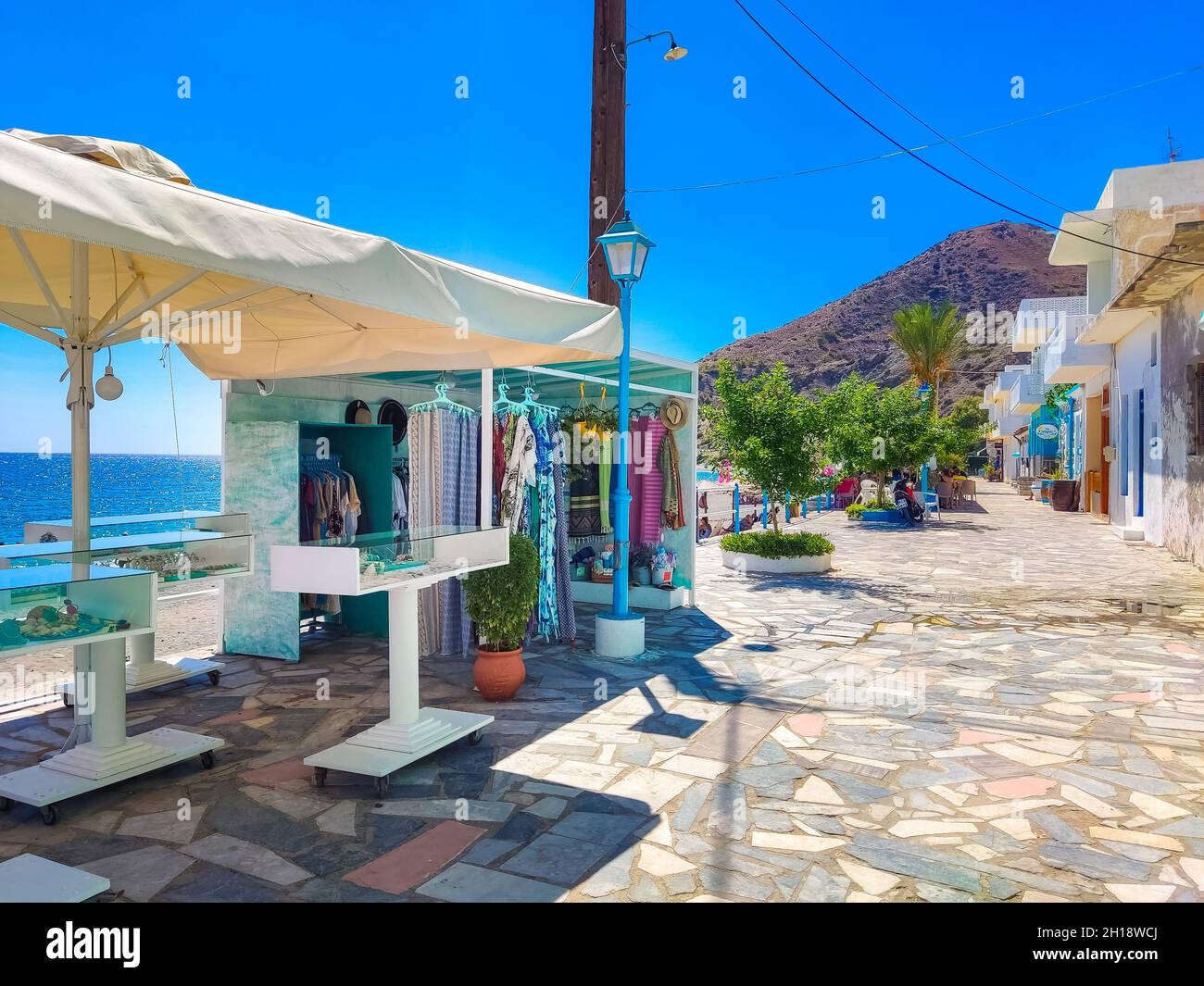 Blick auf das herrliche Dorf und den Strand von Mirtos, in der Nähe von Ierapetra, Kreta, Griechenland Stockfoto