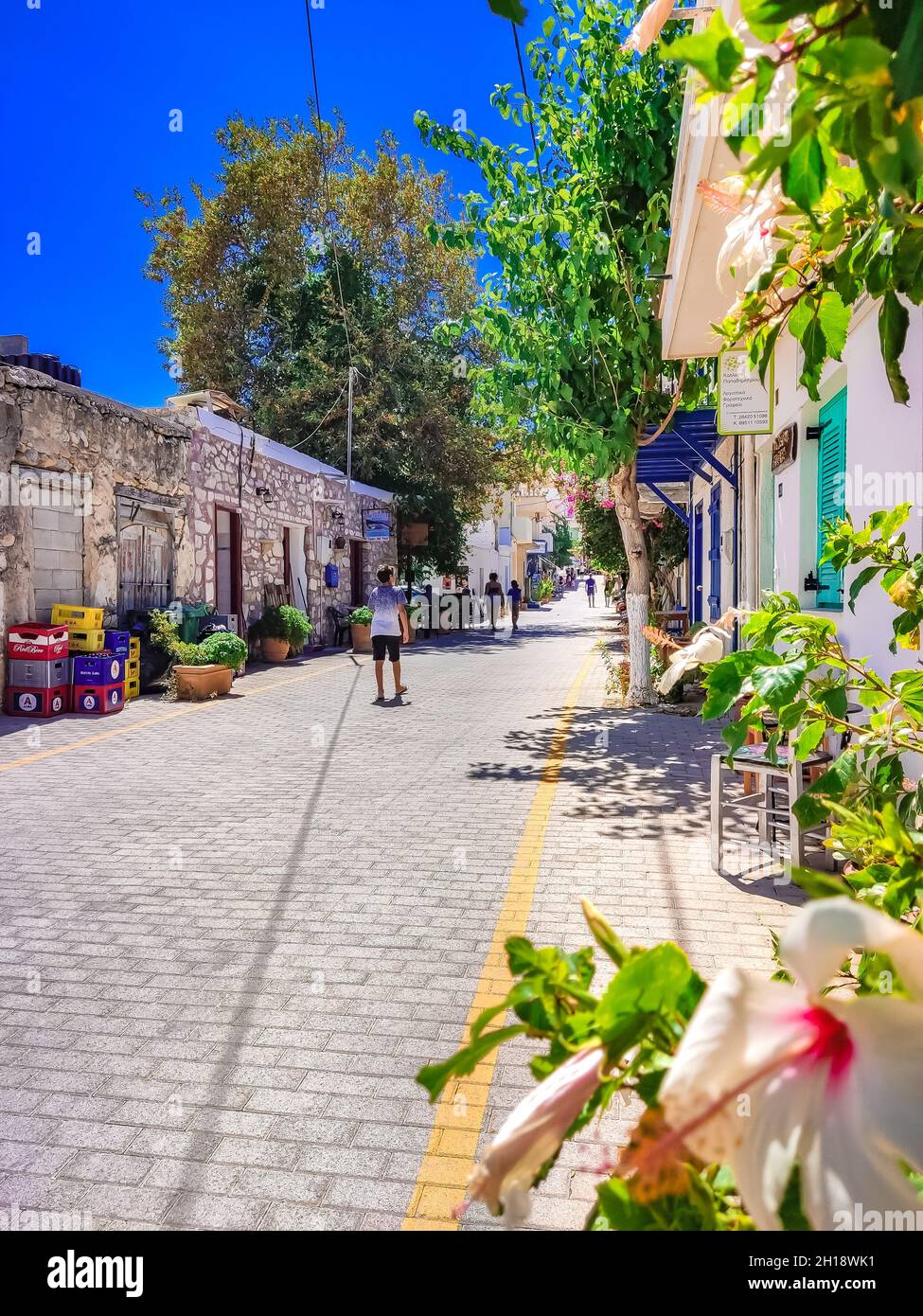 Blick auf das herrliche Dorf und den Strand von Mirtos, in der Nähe von Ierapetra, Kreta, Griechenland Stockfoto