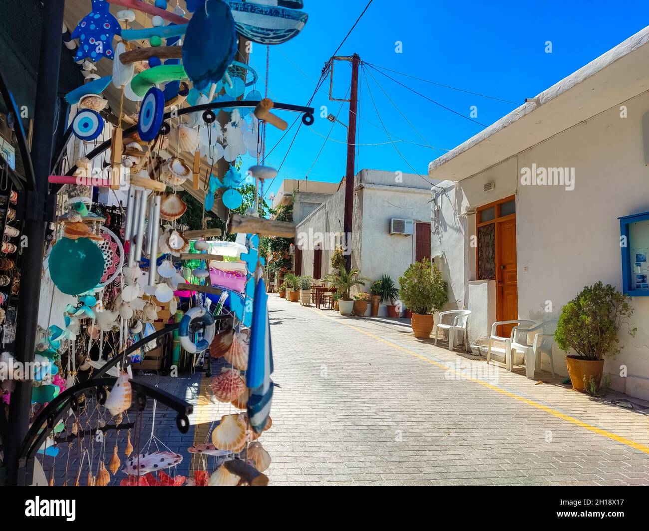 Blick auf das herrliche Dorf und den Strand von Mirtos, in der Nähe von Ierapetra, Kreta, Griechenland Stockfoto