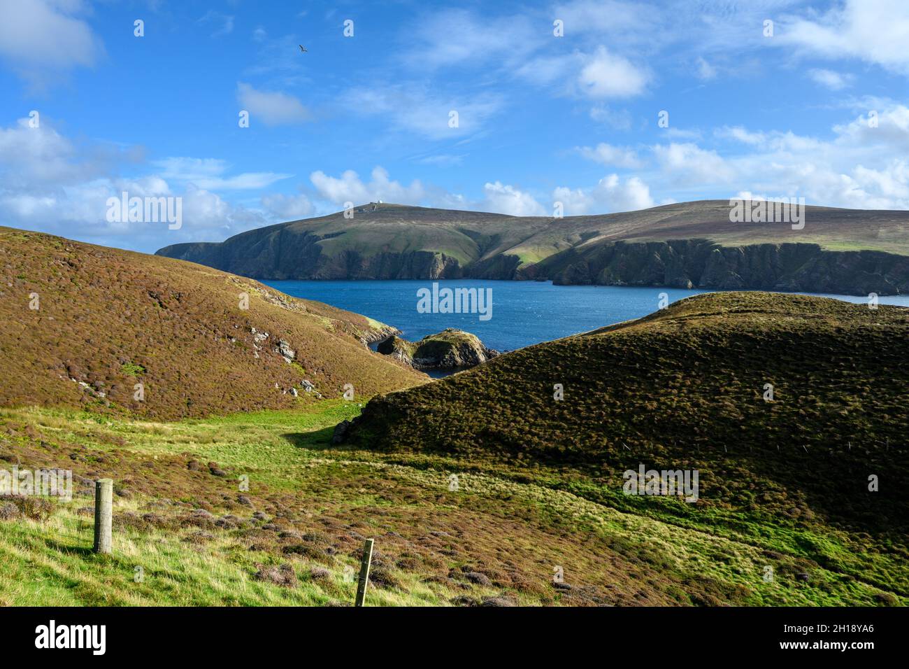 Hermaness National Nature Reserve der Remote Radar Head in Saxa Vord, Unst, Shetland, Schottland, Großbritannien Stockfoto