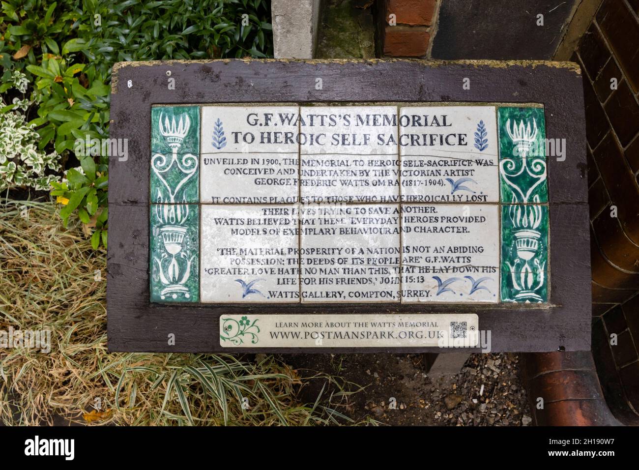 Das Watts Memorial to Heroic Self Sacrifice im Postman's Park in London EC1 Stockfoto