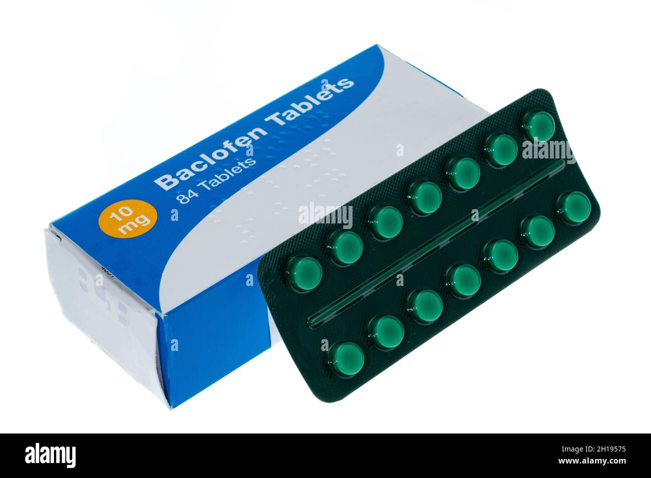 Eine generische Schachtel mit Baclofen Pillen und Blisterpackung - weißer Hintergrund. Baclofen wird zur Behandlung von Muskelspastik verwendet und hat die chemische Formel C10H1 Stockfoto