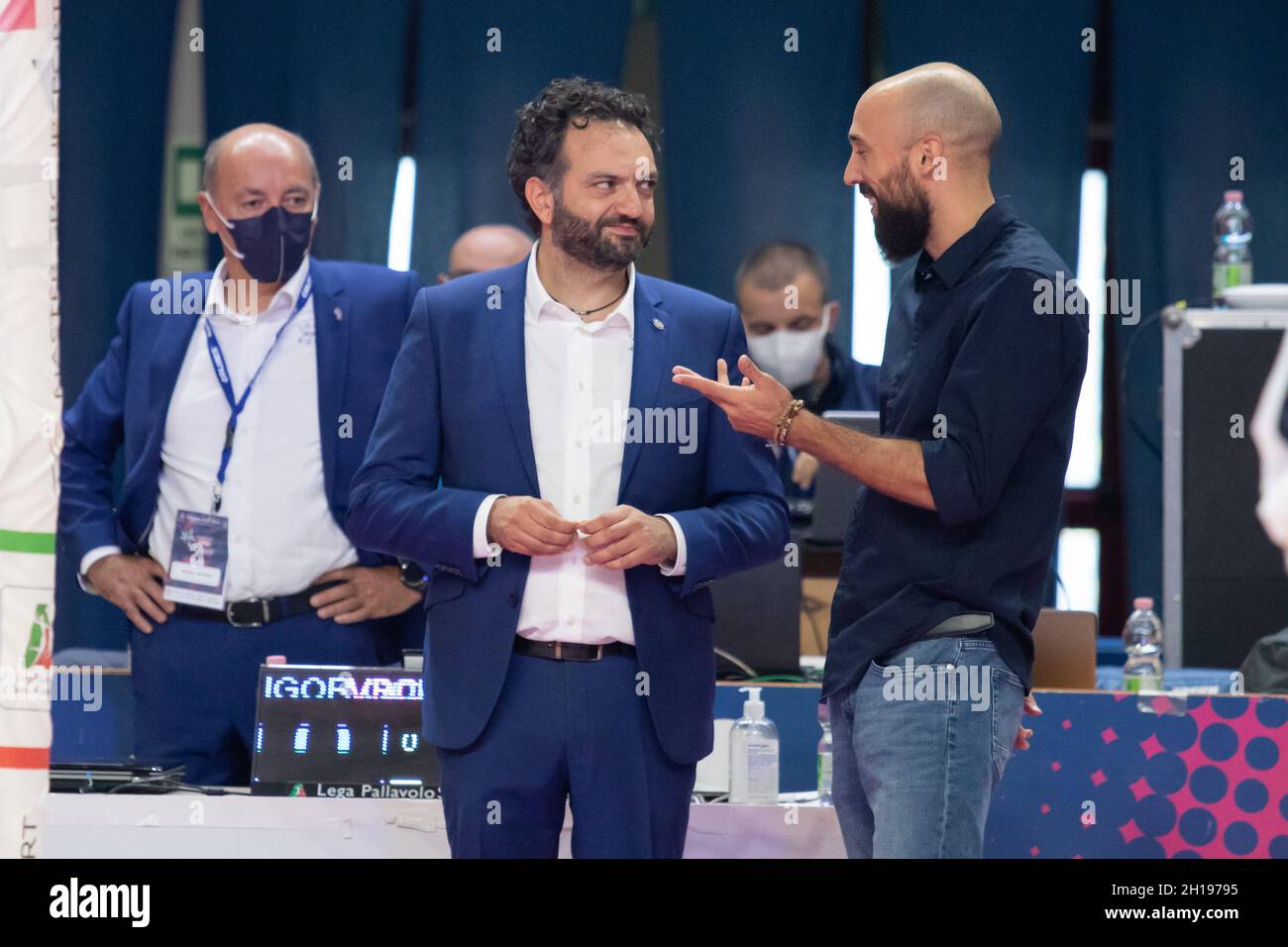 Pala Igor Gorgonzola Novara Italien 17 Oktober 2021 Stefano Lavarini Und Martino Volpini Wahrend Igor Gorgonzola Novara Vs Vbc Epiu Casalmaggiore Volleyball Italienische Serie A1 Frauenspiel Kredit Live Media Publishing Group Alamy