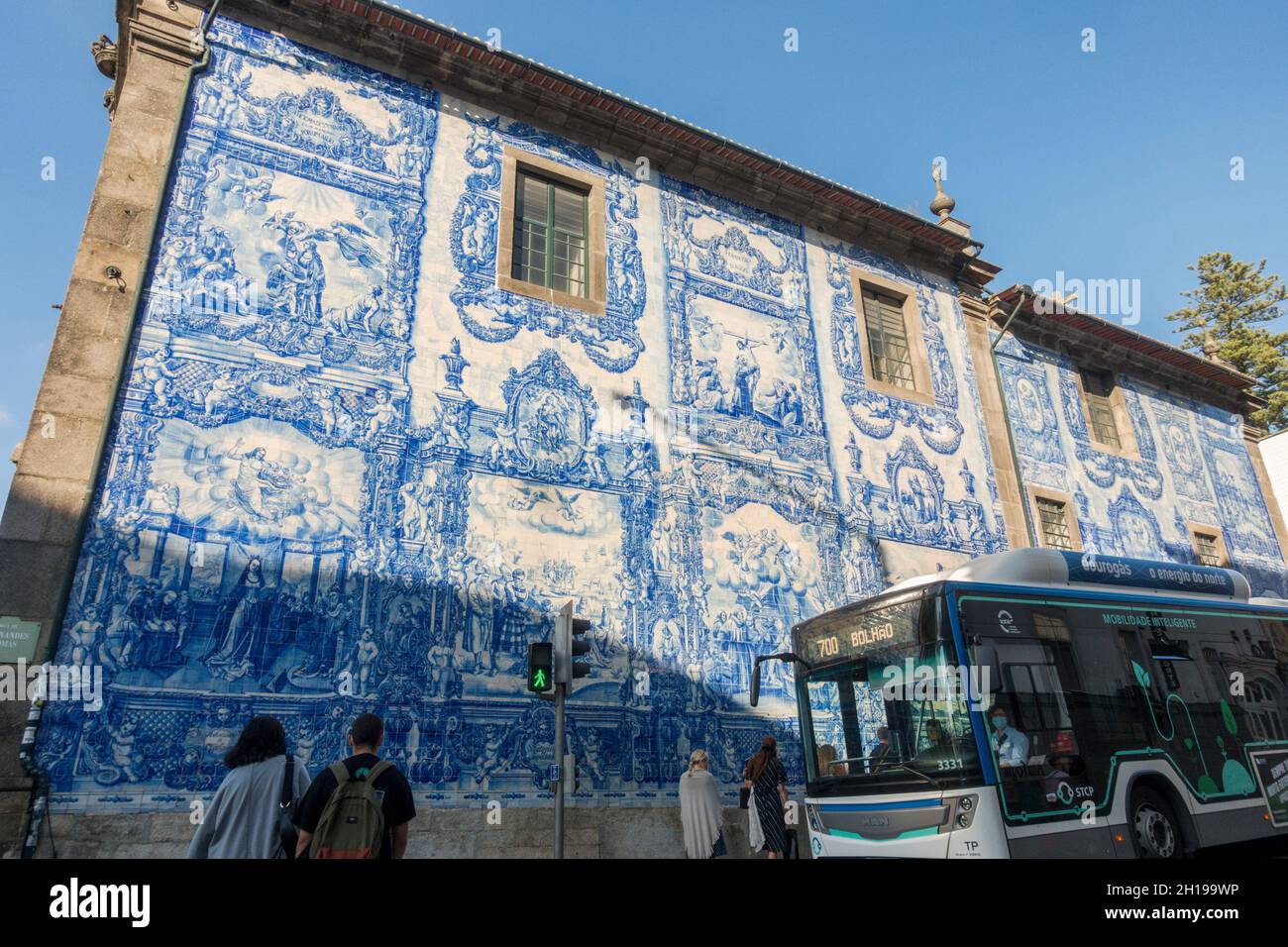 Capela das Almas, Außenwand Kapelle mit Azulejos bedeckt, Porto, Portugal, Stockfoto