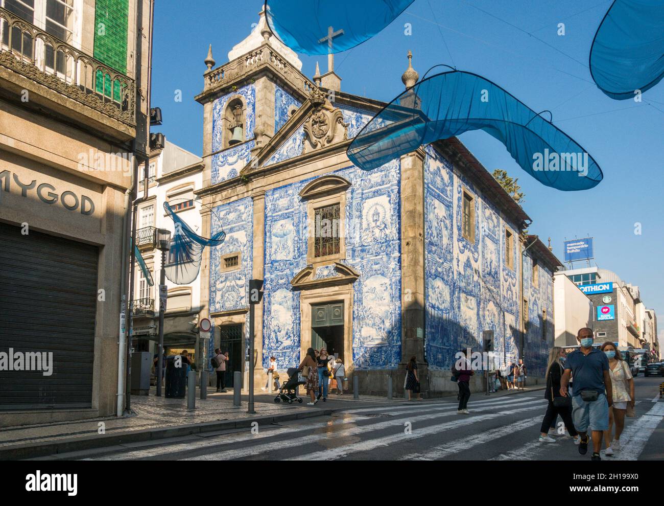 Capela das Almas, Außenwand Kapelle mit Azulejos bedeckt, Porto, Portugal, Stockfoto