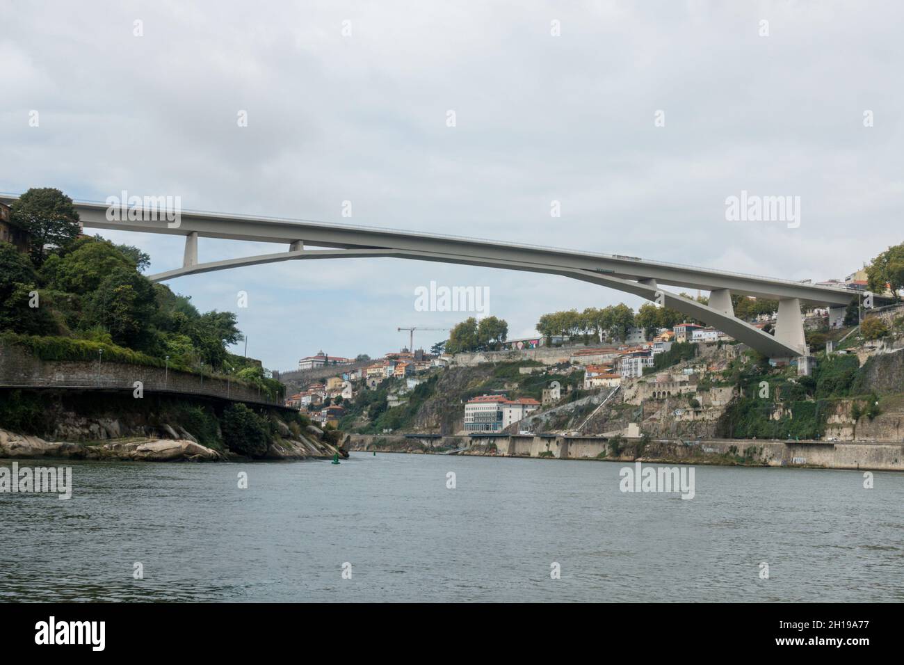 Die Brücke von Infante Dom Henrique über den Douro-Fluss, Vila Nova de Gaia Porto, Portugal. Stockfoto