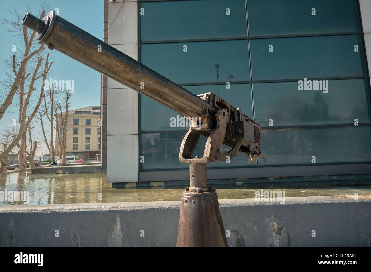 Alte und alte Waffen in besiktas istanbul rund um das Marinemuseum in der türkei. Türkei. istanbul Stockfoto