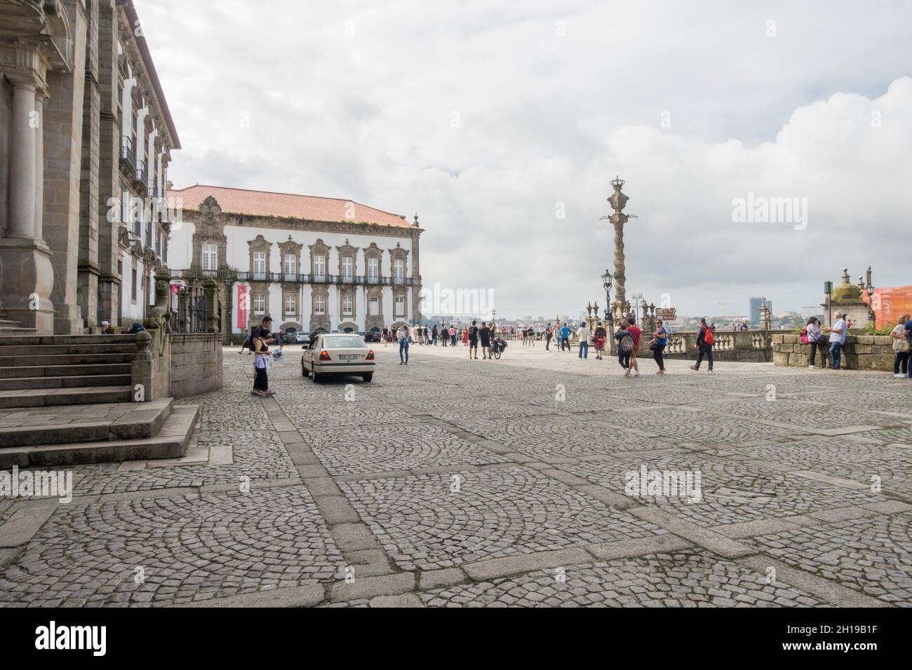 Die Pranger-Säule (Pelourenho) auf dem Platz der Kathedrale von Porto (SE do Porto), Porto, Portugal. Stockfoto