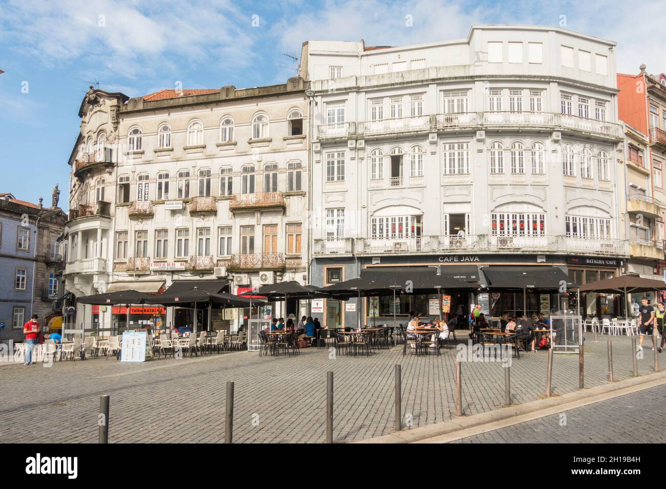 Straßenszene im historischen Viertel Ribeira von Porto, Portugal. Stockfoto