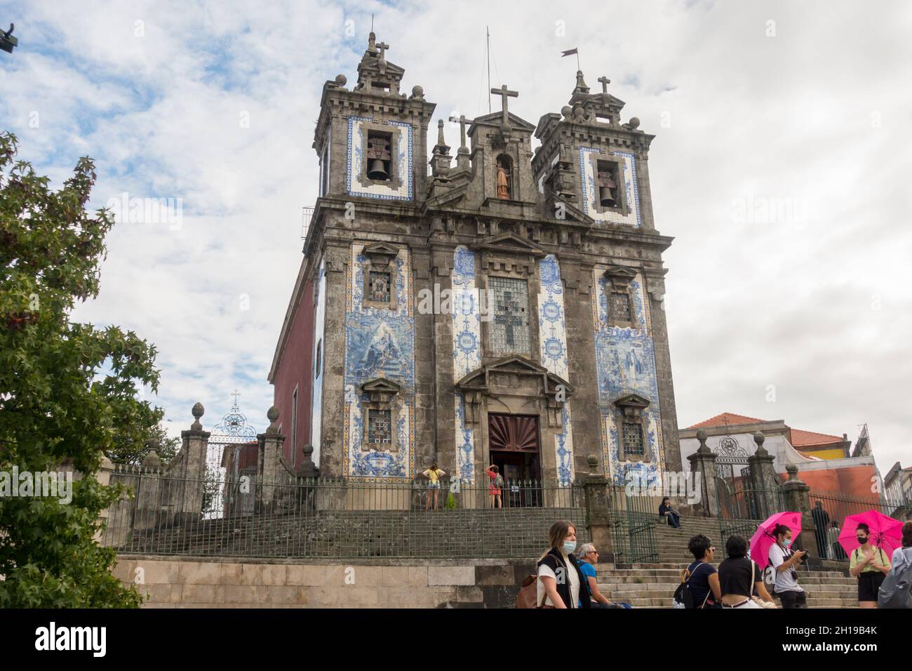 Facede der Kirche aus dem achtzehnten Jahrhundert, Santo Ildefonso, Kirche von Saint Ildefonso, Porto, Portugal. Stockfoto