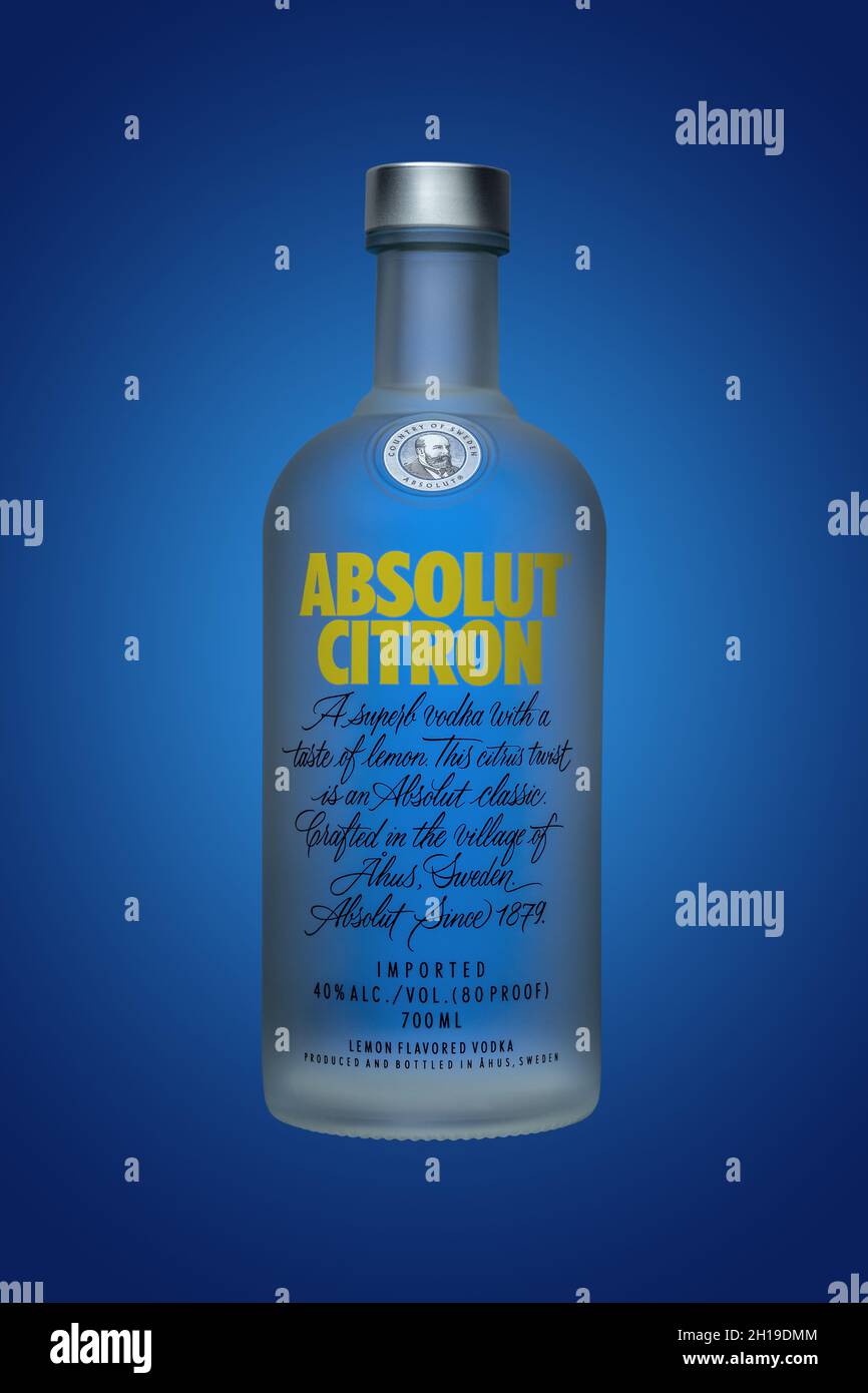 Heraklion, Griechenland -29. Januar 2020: Produktfotografie der Flasche absolut Citron Vodka. Stockfoto