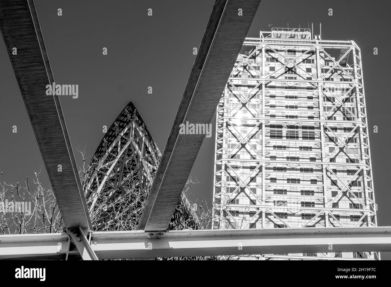 Frank Gehry Goldene Fischskulptur neben dem Hotel in Barcelona Stockfoto