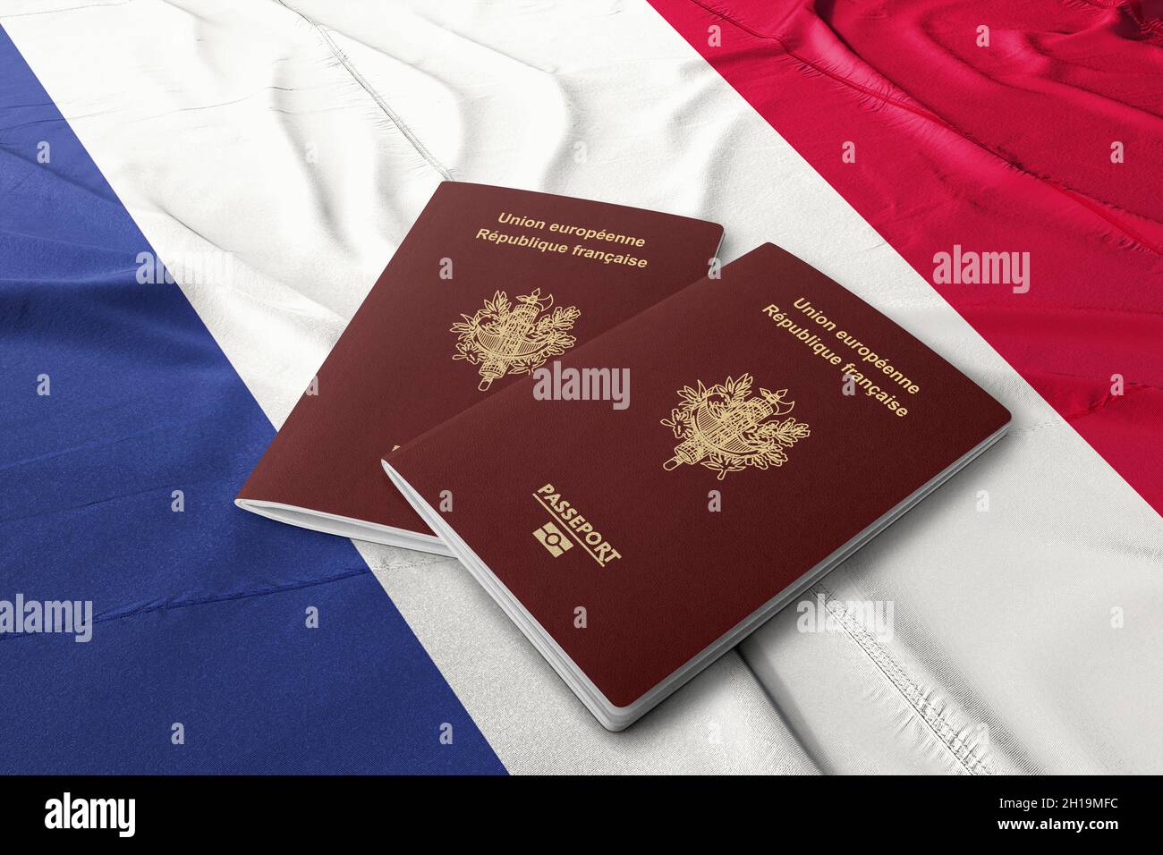 Frankreich-Pass auf der französischen Flagge, französischer Pass ist ein Identitätsdokument, das an französische Bürger ausgestellt wurde. Stockfoto
