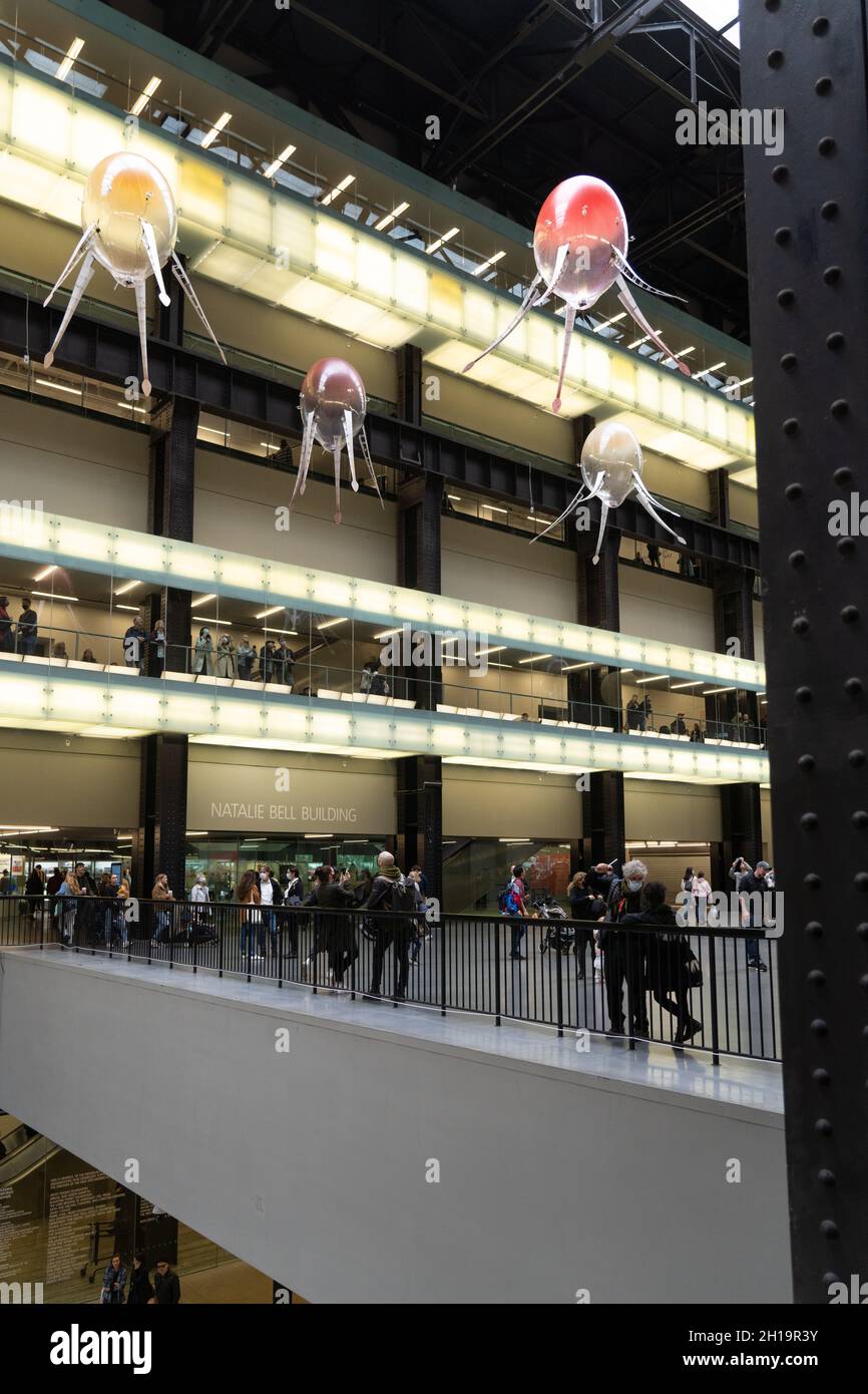 Hyundai gibt Anicka Yi in der Turbinenhalle Tate Modern, Bankside, London, England, in Auftrag Stockfoto