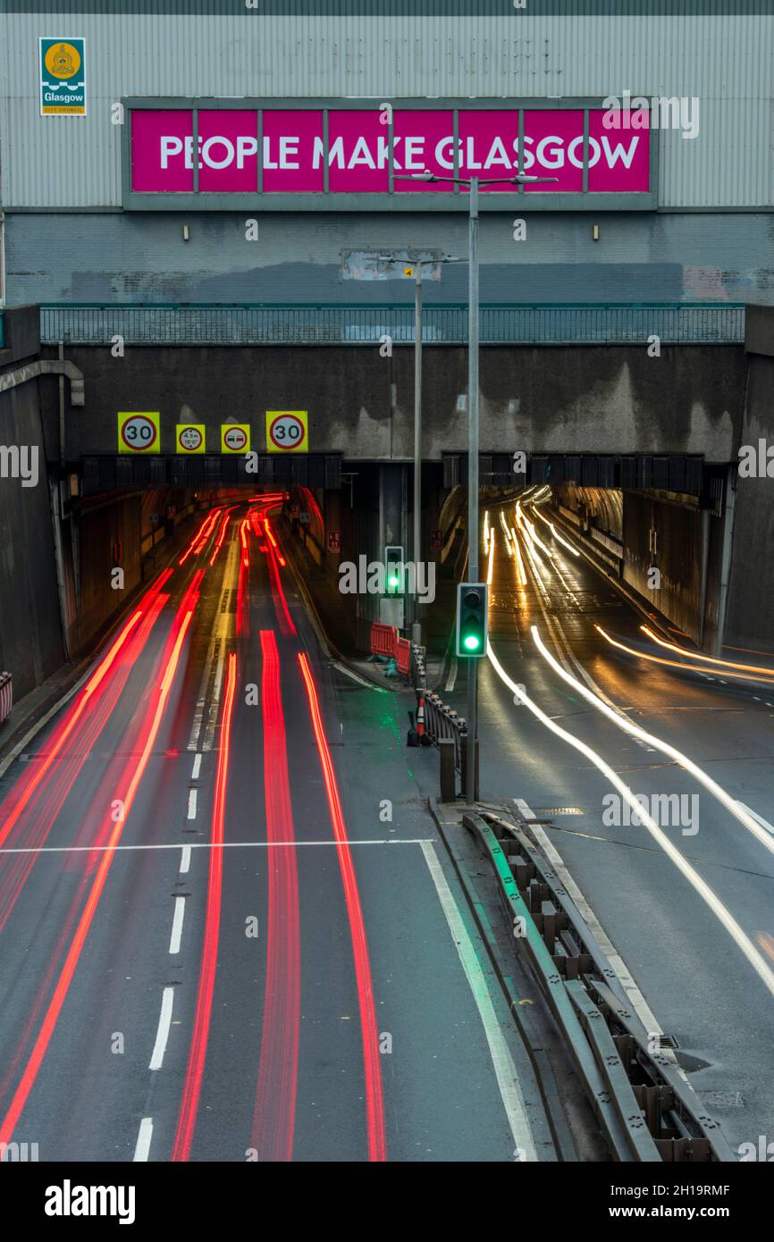 Leute machen glasgow zeichen clyde tunnel Fotos und Bildmaterial in
