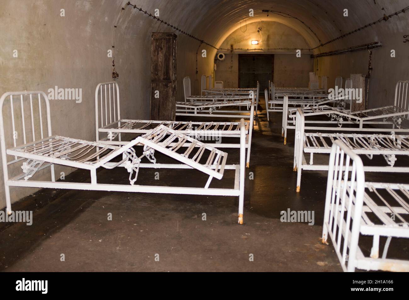 dh ward UNTERIRDISCHES KRANKENHAUS GUERNSEY Betten im Deutschen Weltkrieg zwei Militärkrankenhäuser Stationen Kanalinseln Stockfoto