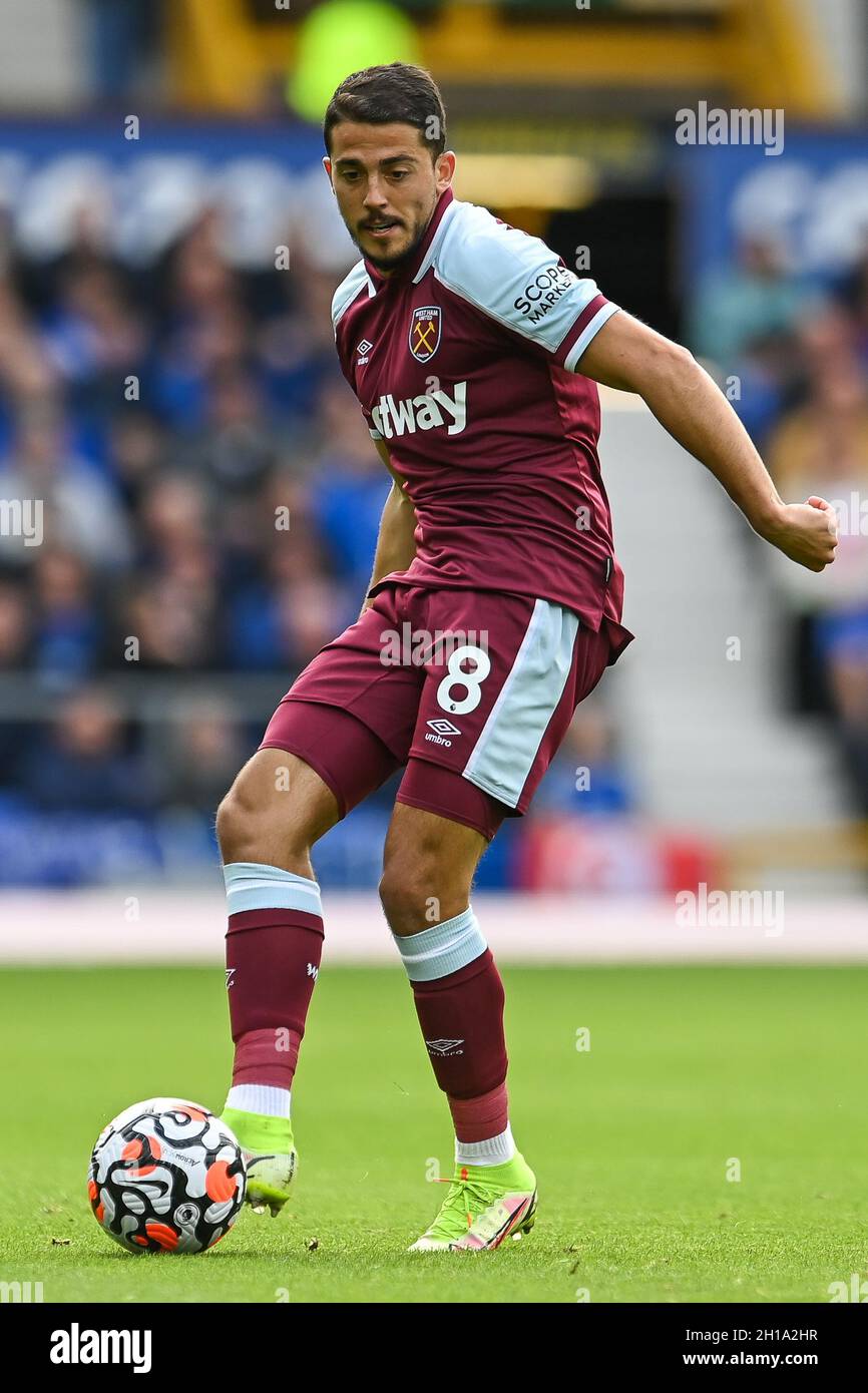 Pablo Fornals #8 von West Ham United übergibt den Ball Stockfoto