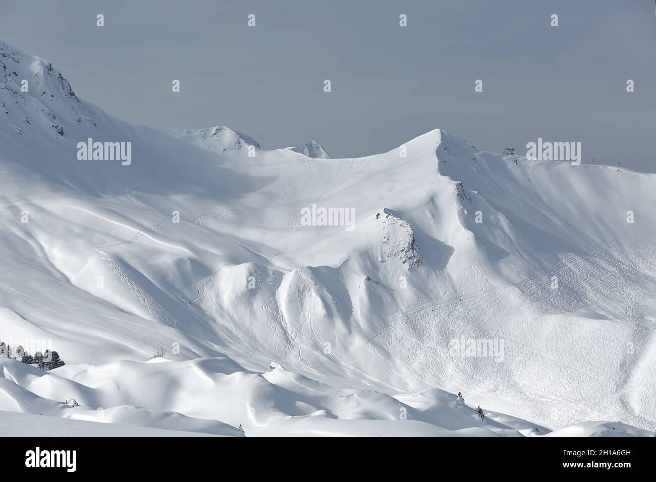 Berge mit Schnee bedeckt Stockfoto