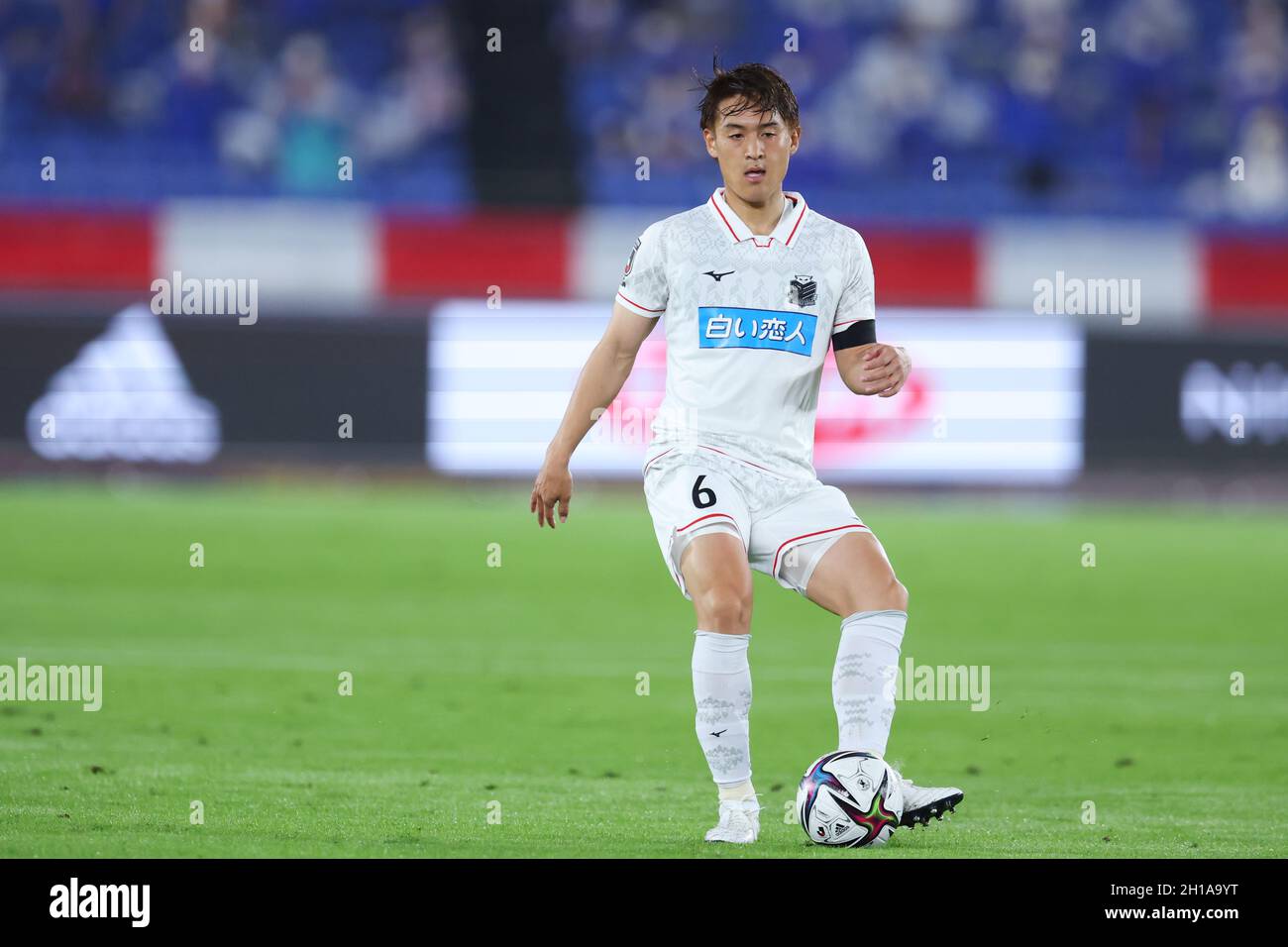 Nissan Stadium, Kanagawa, Japan. Oktober 2021. Tomoki Takamine (Consadole), 16. OKTOBER 2021 - Fußball/Fußball : 2021 J1 Liga-Spiel zwischen Yokohama F. Marinos 2-1 Hokkaido Consadole Sapporo im Nissan Stadium, Kanagawa, Japan. Quelle: Naoki Morita/AFLO SPORT/Alamy Live News Stockfoto