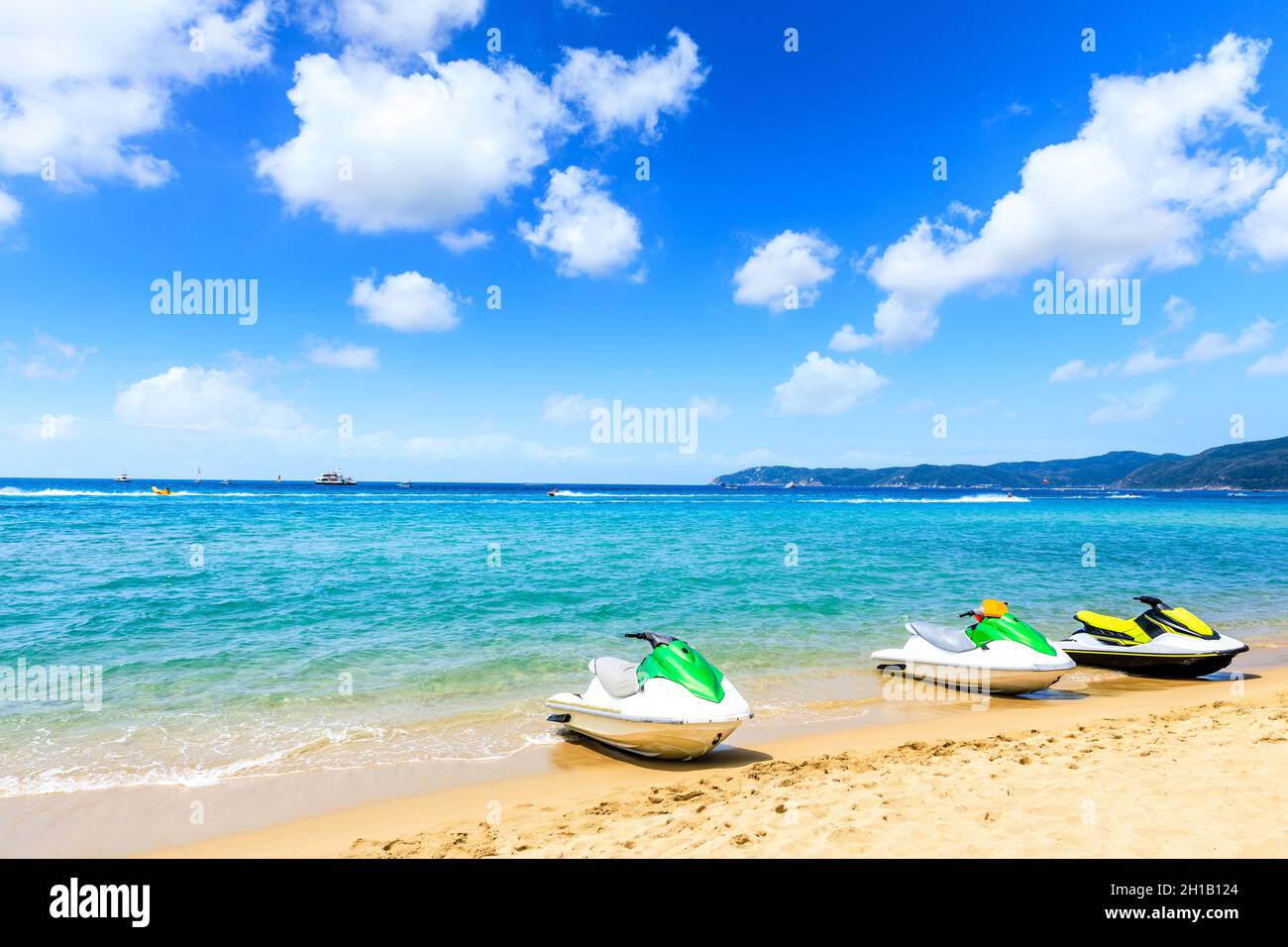 Motorboot auf dem blauen Meer. Stockfoto