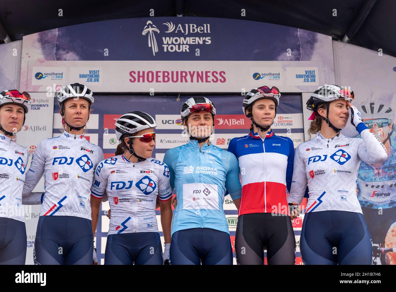 Eugenie Duval, Victorie Guilman, Jade Wiel, Clara Copponi, Evita Muzic, Maelle Grossete vom Team FDJ bereitet sich auf das Radrennen der Women's Tour vor Stockfoto