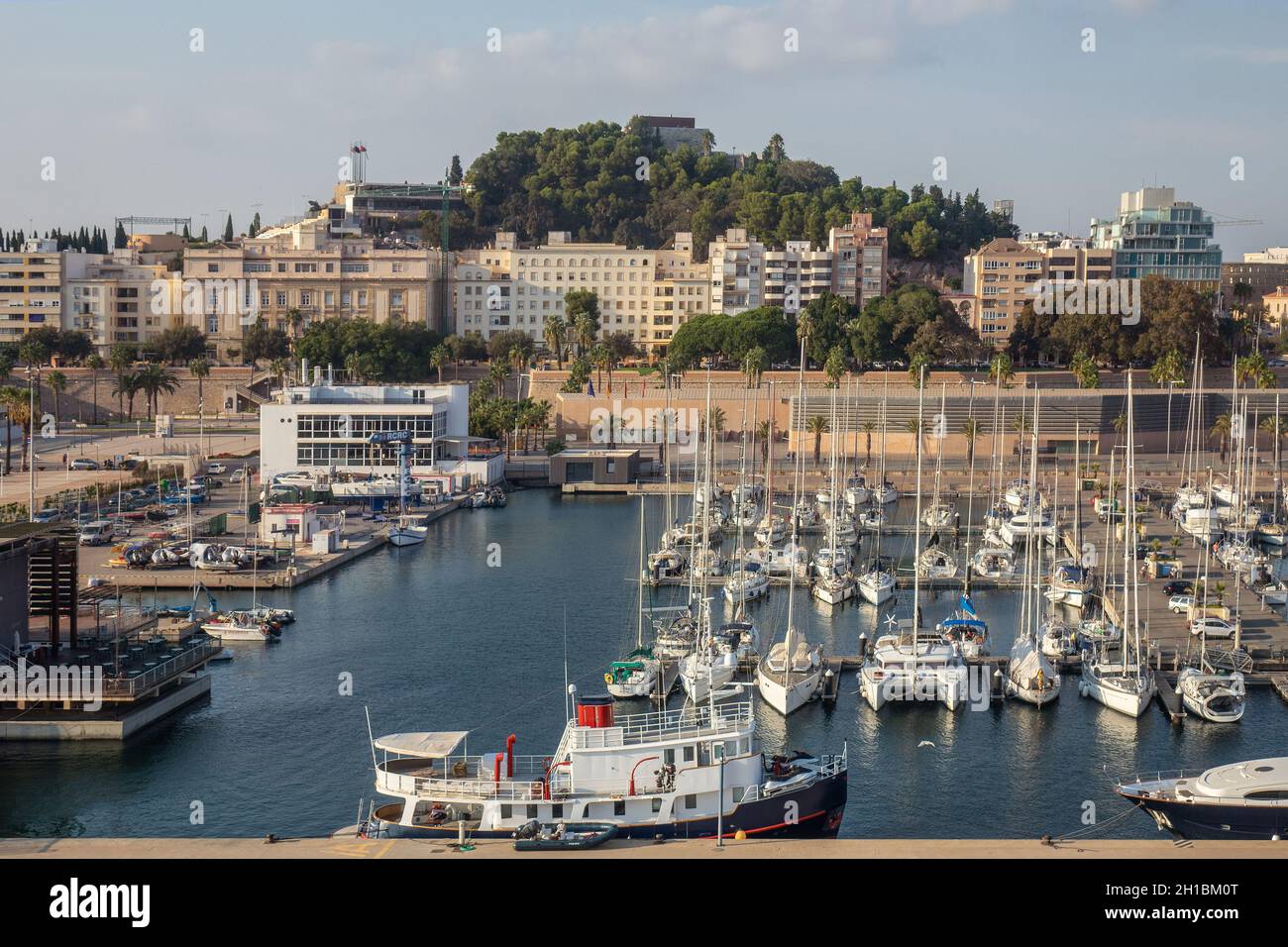 Spanien, Murcia, Cartagena, Stadt, Hafen und Burgberg Stockfoto