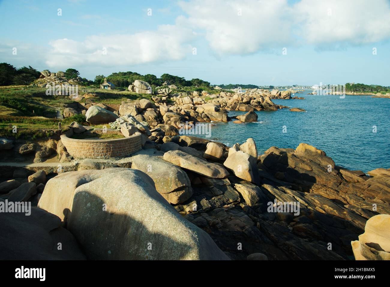 Landes de Ploumanac'h (Côte de Granite Rose, Côtes d'Armor, Bretagne, Frankreich) Stockfoto
