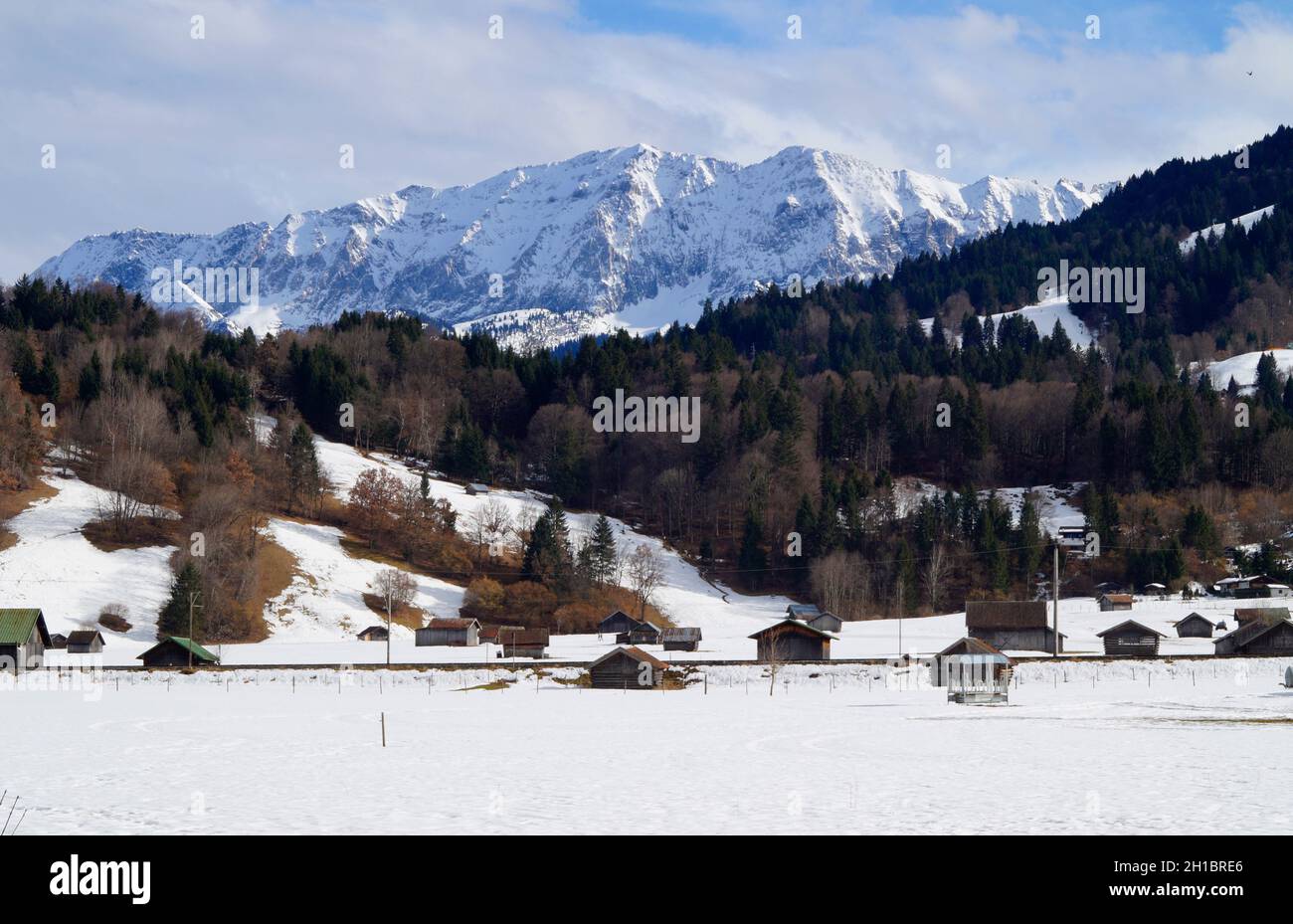 Landschaftlich reizvolle winterliche Garmisch-Partenkirchen in den Alpen in Bayern (Deutschland) Stockfoto