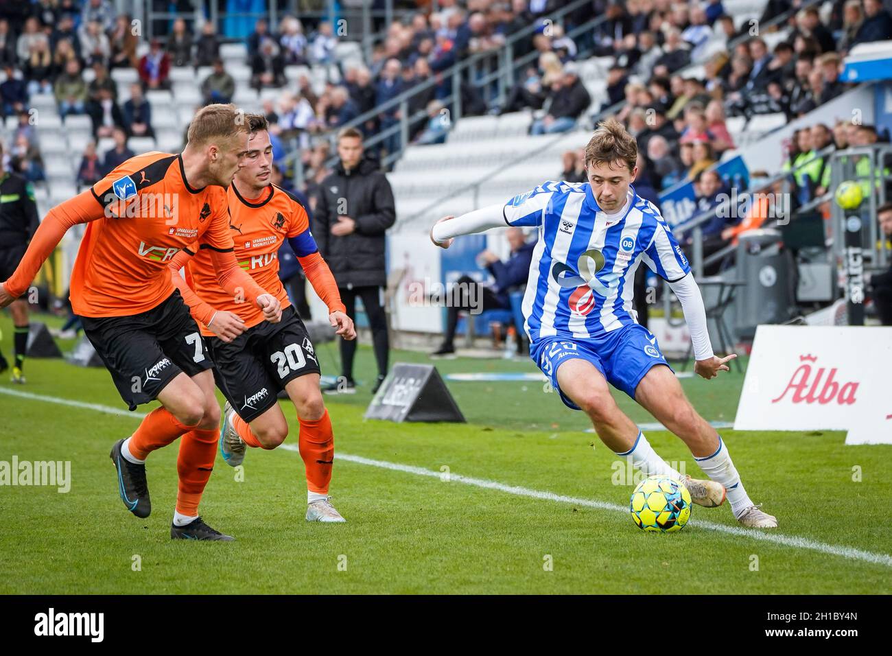 Odense, Dänemark. Oktober 2021. Mads Frokjaer-Jensen (29) von ob beim 3F Superliga-Spiel zwischen Odense Boldklub und dem FC Randers im Nature Energy Park in Odense. (Foto: Gonzales Photo/Alamy Live News Stockfoto