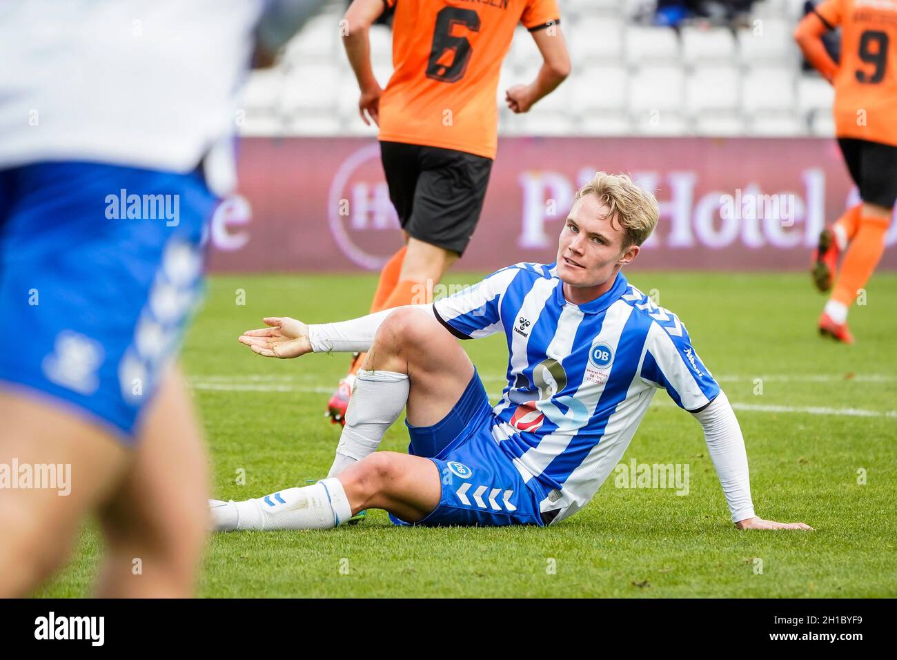 Odense, Dänemark. Oktober 2021. Max Fenger (15) aus dem Ü-Wagen beim 3F-Superliga-Spiel zwischen Odense Boldklub und dem FC Randers im Nature Energy Park in Odense. (Foto: Gonzales Photo/Alamy Live News Stockfoto