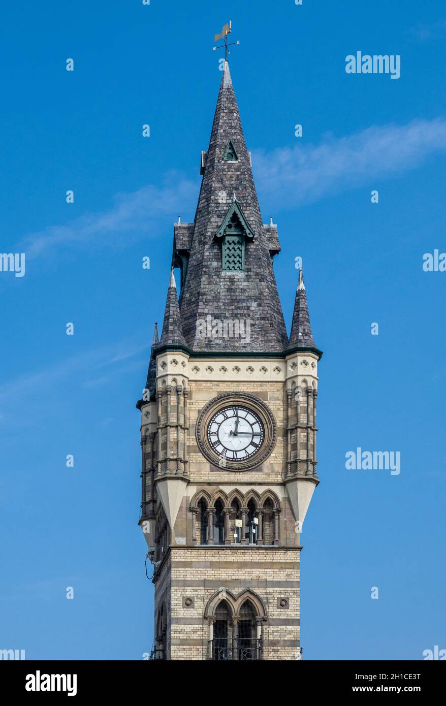 Historischer Marktuhrturm aus dem 19. Jahrhundert in der West Row, Darlington. VEREINIGTES KÖNIGREICH Stockfoto