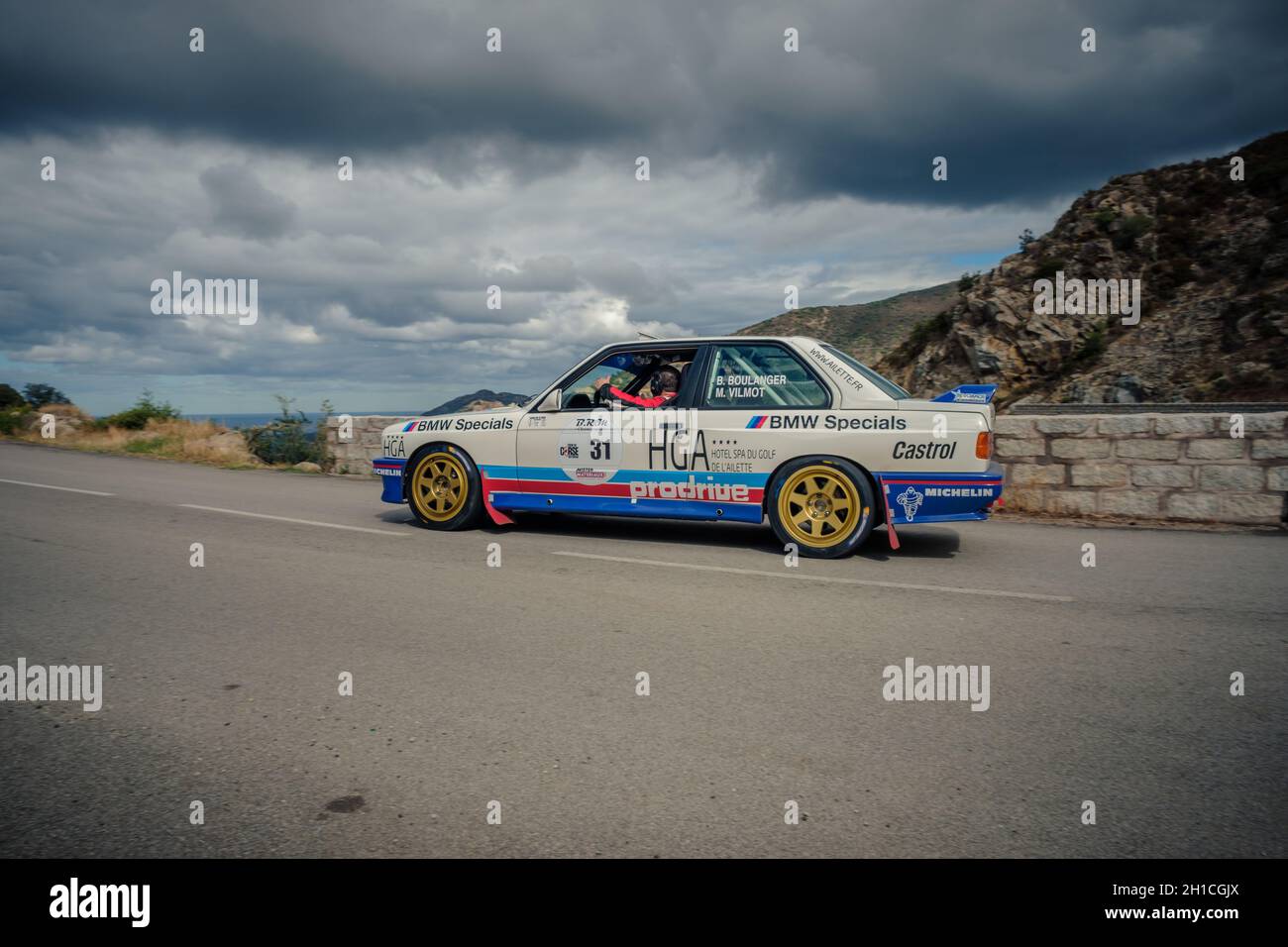 Occhiatana, Korsika, Frankreich - 7. Oktober 2020: Benoit Boulanger und Samuel Passetemps treten in ihrem BMW M3 bei der Tour de Corse Historique 2021 an Stockfoto