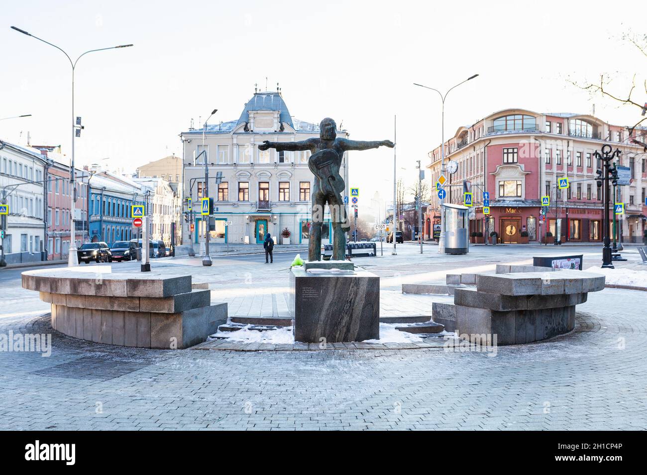 Moskau, RUSSLAND - 8. FEBRUAR 2020: Blick auf den Petrovsky-Gates-Platz (Peter-Tor-Platz) am Wintermorgen. Der Petrovskie Gate Square gehört zu den Zentra Stockfoto