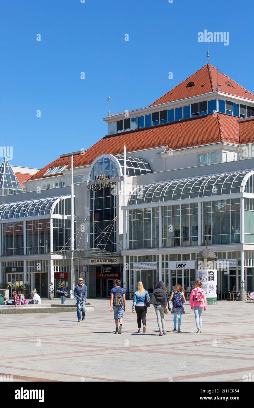 Sopot, Polen - 5. Juni 2018: Helden der Monte Cassino Straße mit Kurhaus an der Ostsee, in der Nähe des Sopot Pier Stockfoto