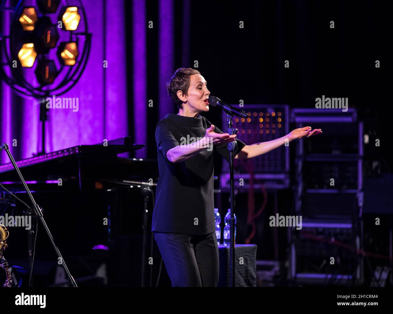 Krakau, Polen - 26 April 2018: Die Leistung des amerikanischen Jazz Sängerin Stacey Kent mit Ihrem begleitenden Quartett auf der Kijów. Im Mittelpunkt Stockfoto