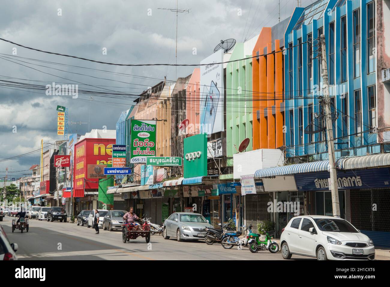 Das Stadtzentrum der Stadt Kamphaeng Phet in der Provinz Kamphaeng Phet in Nord-Thailand. Thailand, Kamphaeng Phet, November 2019 Stockfoto