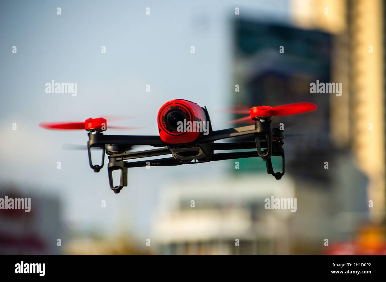 18. April 2015 - Bangkok, Thailand: Die Parrot Bebop Drohne ist ein begeisterter Quadcopter mit einer integrierten Kamera im Nosecon Stockfoto