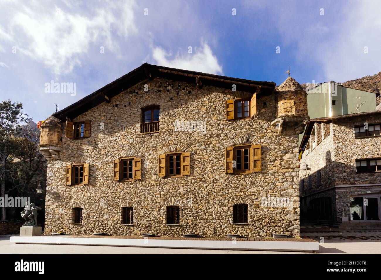 Andorra la Vella, Andorra, Februar 2018 Casa de la Vall ist ein historisches Haus, Sitz des Generalrats von Andorra aus dem 16. Jahrhundert Stockfoto