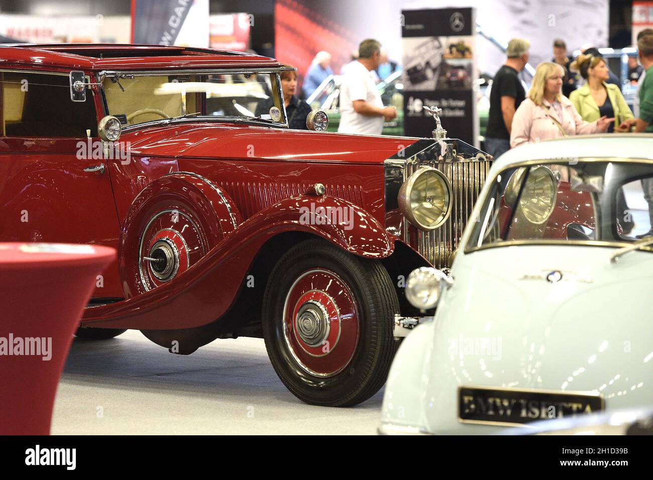 Oldtimer bei einer Ausstellung in Salzurg (Österreich) - die „Classic Expo Salzburg“ ist eine große Ausstellung und Messe für Oldtimer in Salzburg (ÖS Stockfoto