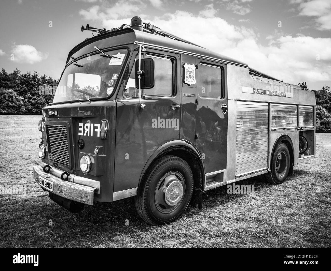 Vintage Fire Engine auf der Wrotham Car Show in Schwarz und Weiß Stockfoto