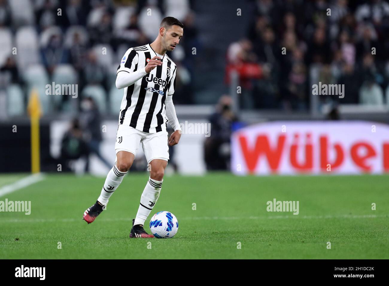 Mattia De Sciglio von Juventus FC kontrolliert den Ball während des Serie-A-Spiels zwischen Juventus FC und AS Roma Stockfoto