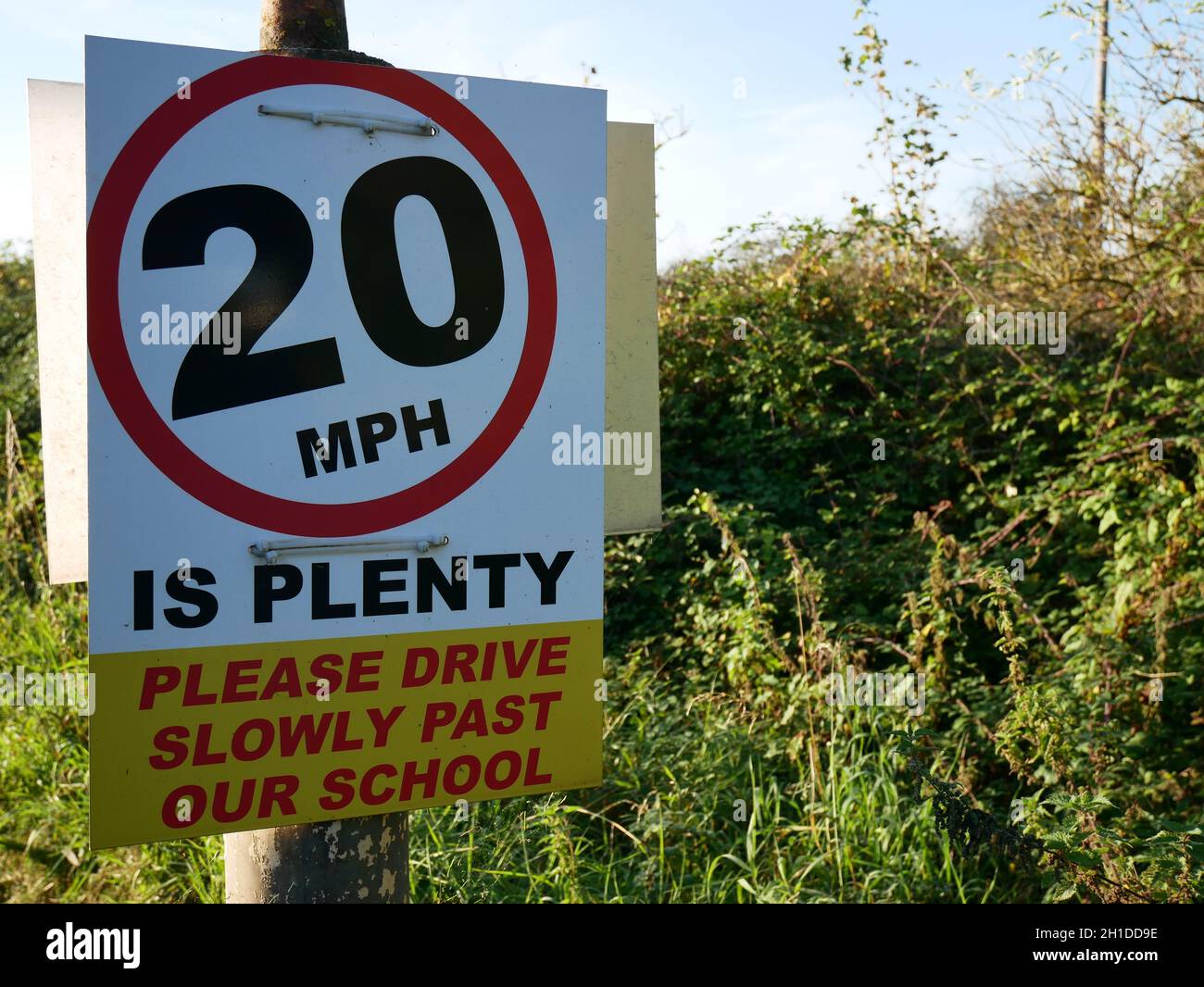 Schule Verkehrssicherheit zwanzig ist viel Geschwindigkeit Kampagne Zeichen. Stockfoto